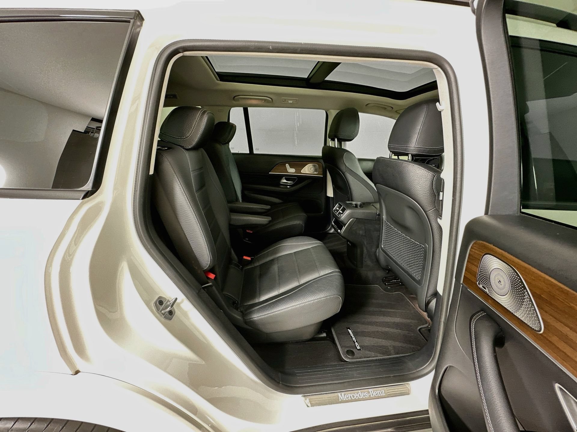 Used 2024 Mercedes-Benz GLS 450 4MATIC image 32