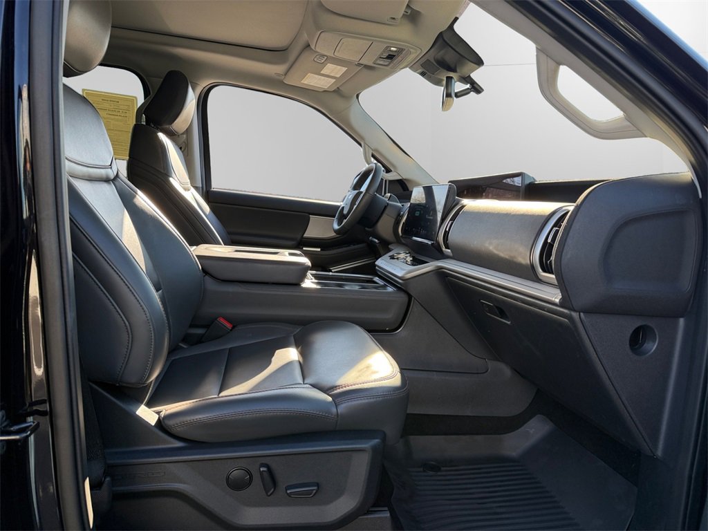 Used 2025 Ford Expedition Active image 15