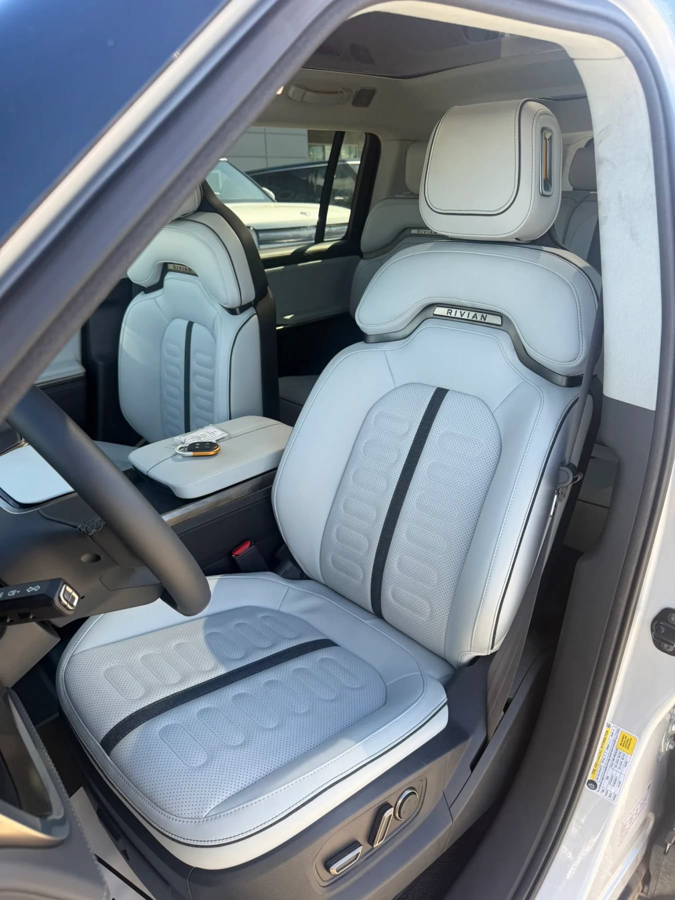 Used 2024 Rivian R1S Adventure Dual AWD/4WD image 6