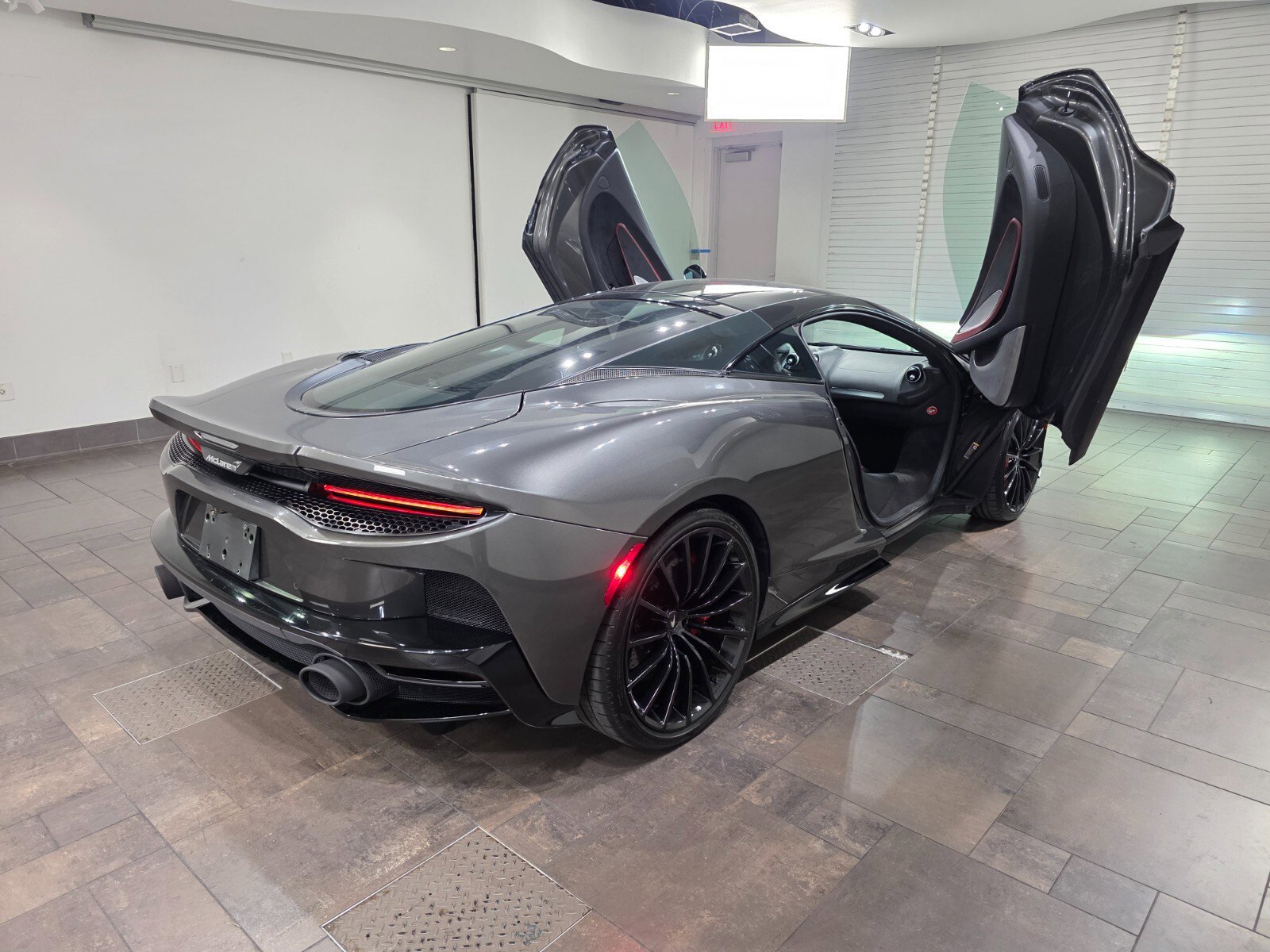 Used 2022 McLaren GT image 27