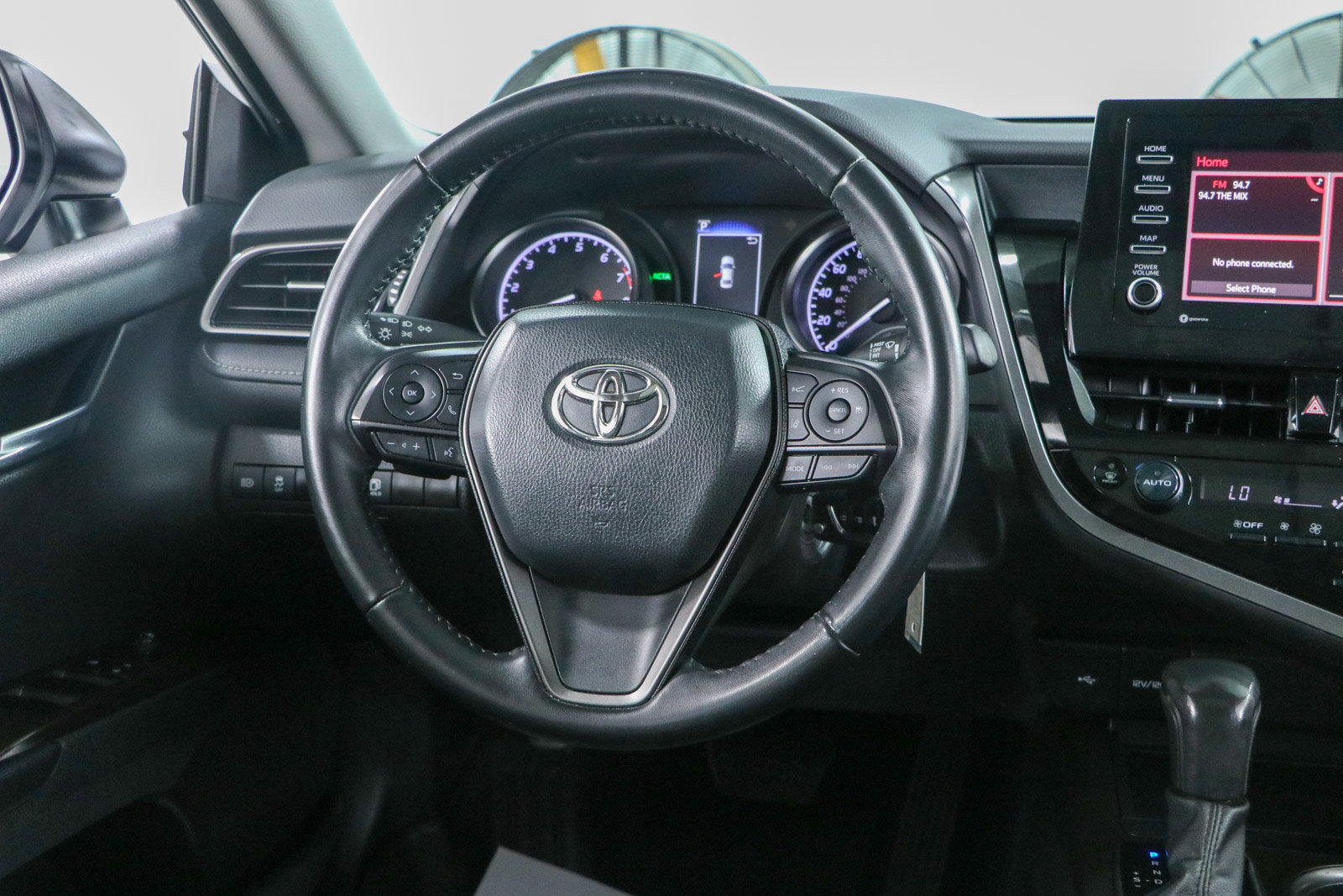 Used 2022 Toyota Camry SE FWD image 12