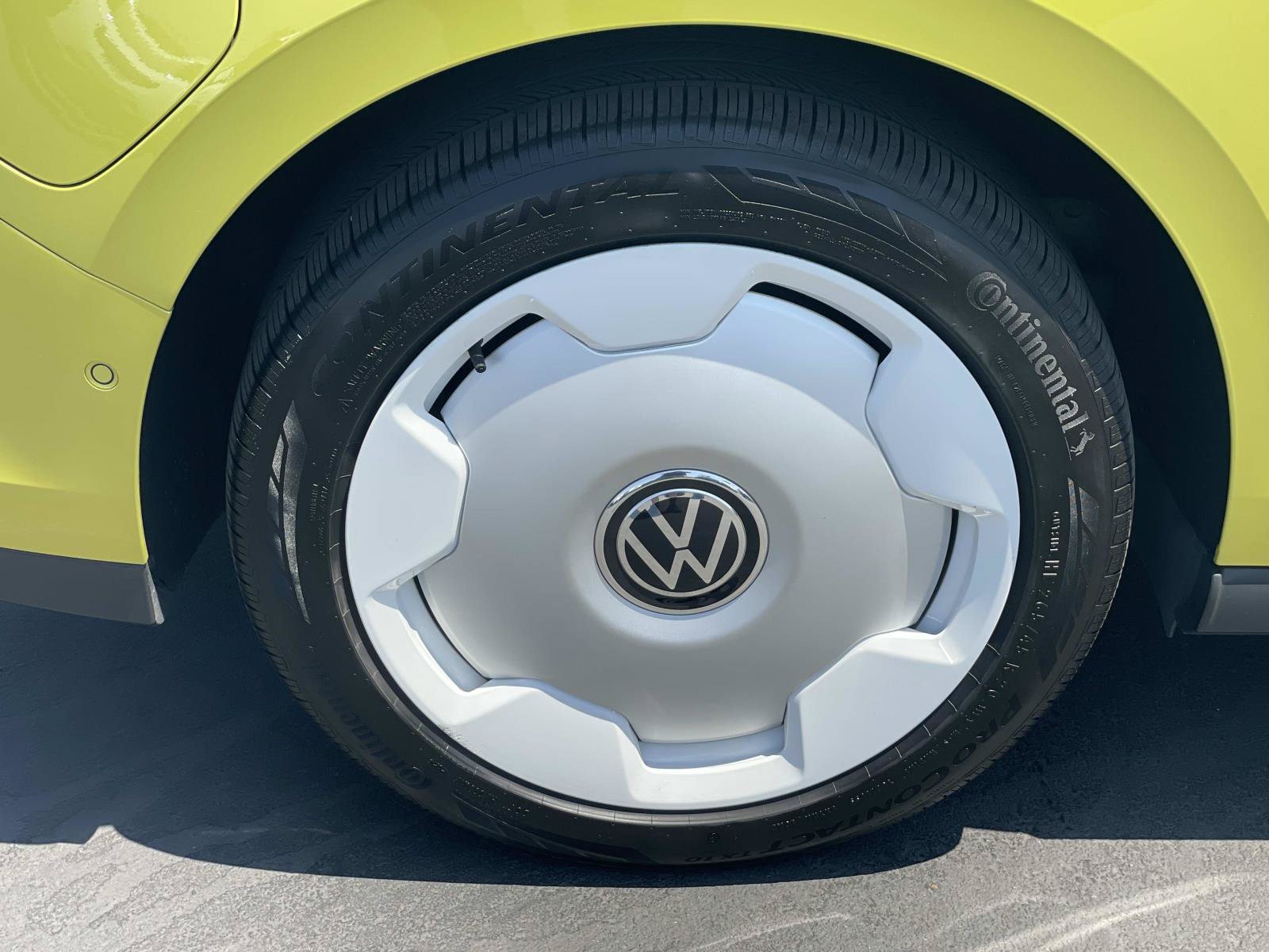 Certified 2025 Volkswagen ID. Buzz 1st Edition RWD image 6