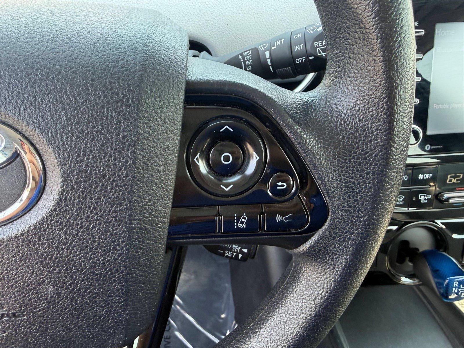 Used 2022 Toyota Prius LE FWD image 14