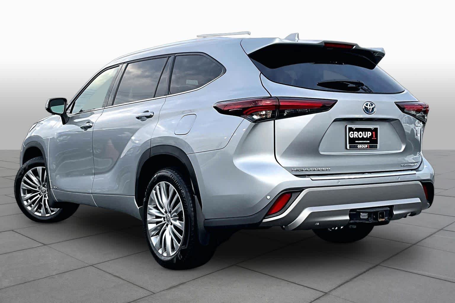 Used 2024 Toyota Highlander Platinum AWD/4WD image 12