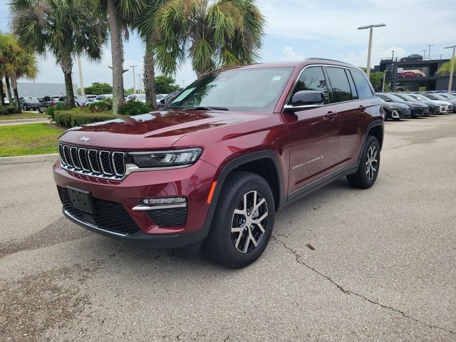 Used 2025 Jeep Grand Cherokee Limited AWD/4WD image 4