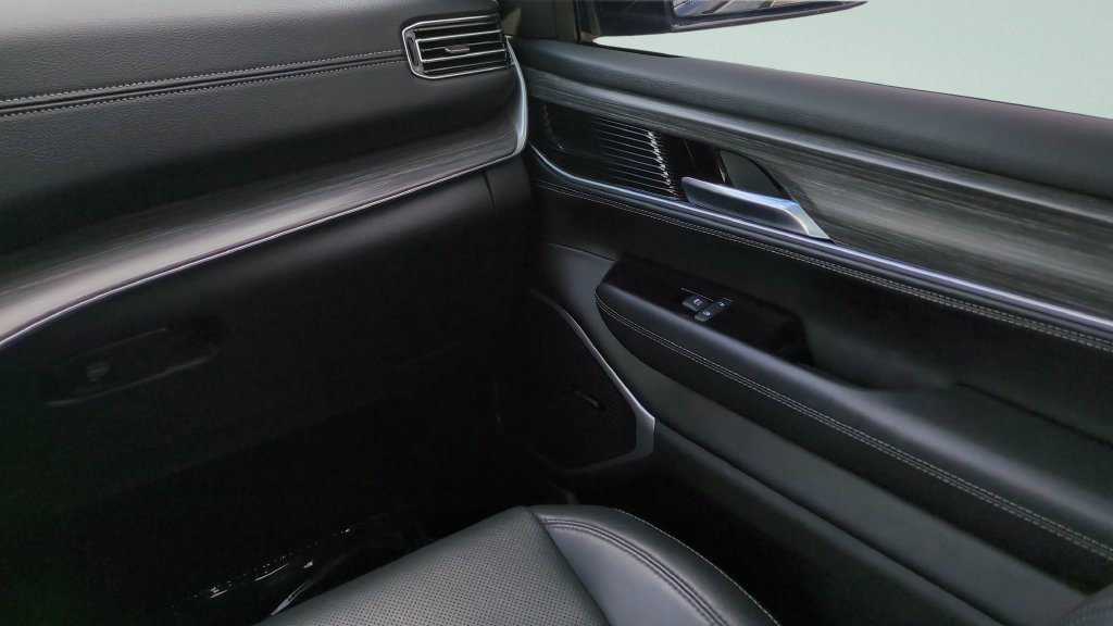 Used 2023 Jeep Wagoneer Series II AWD/4WD image 13
