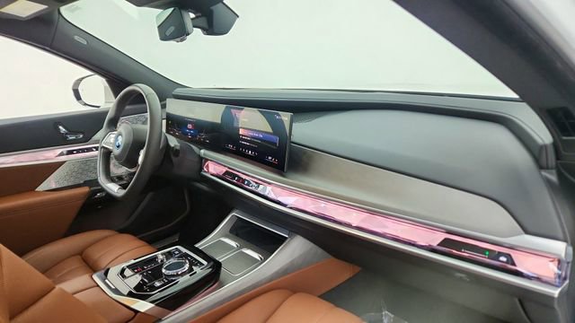 Used 2023 BMW i7 xDrive60 w/ Executive Package 2 image 22