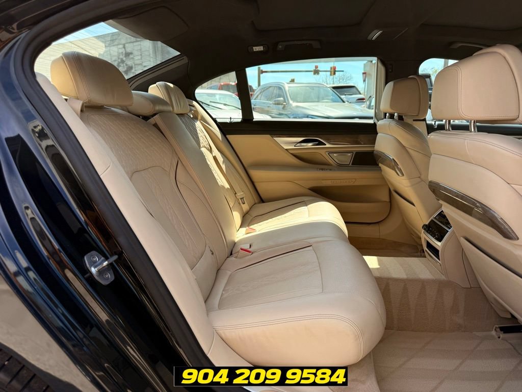 Used 2020 BMW 740i w/ Luxury Rear Seating Package RWD image 30