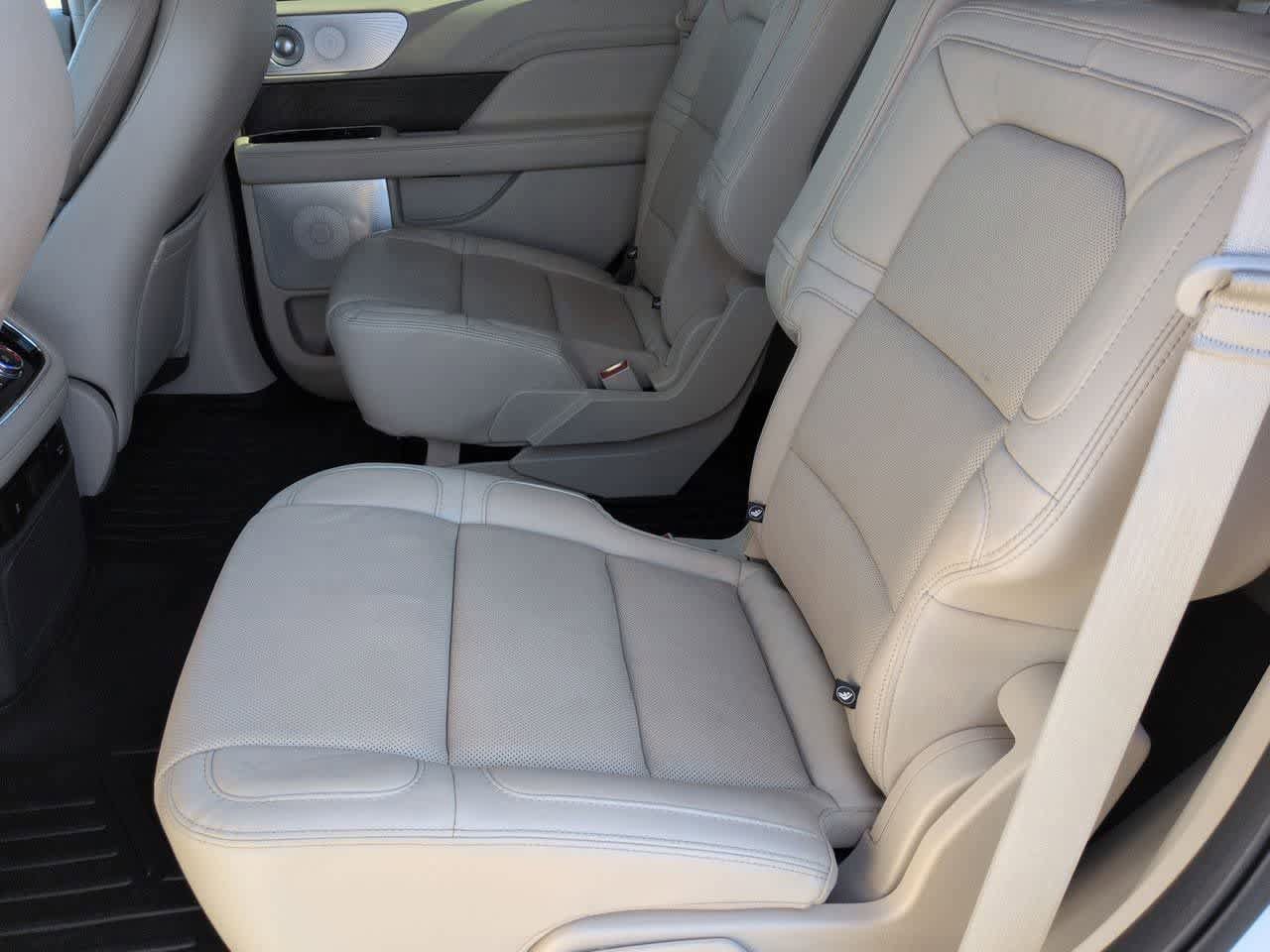 Used 2021 Lincoln Navigator Reserve w/ Luxury Package AWD/4WD image 20