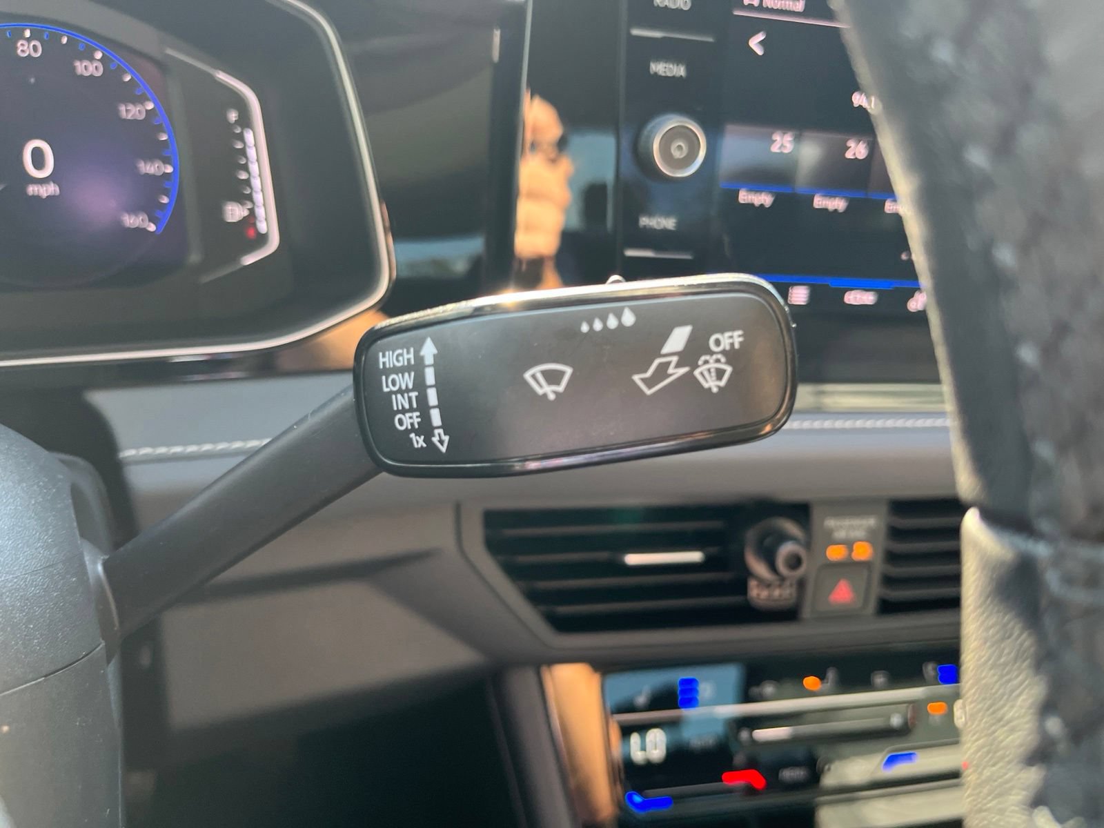 Used 2025 Volkswagen Jetta SEL FWD image 18