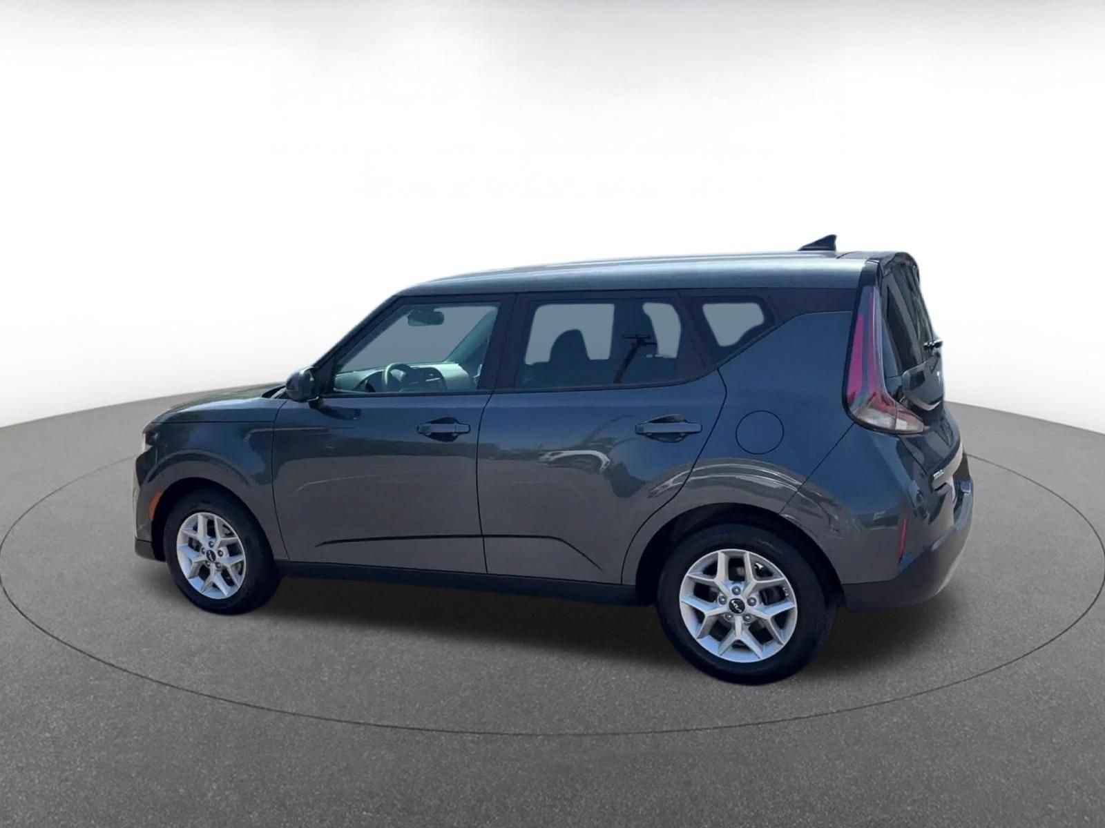 Used 2025 Kia Soul LX w/ LX Technology Package FWD image 10