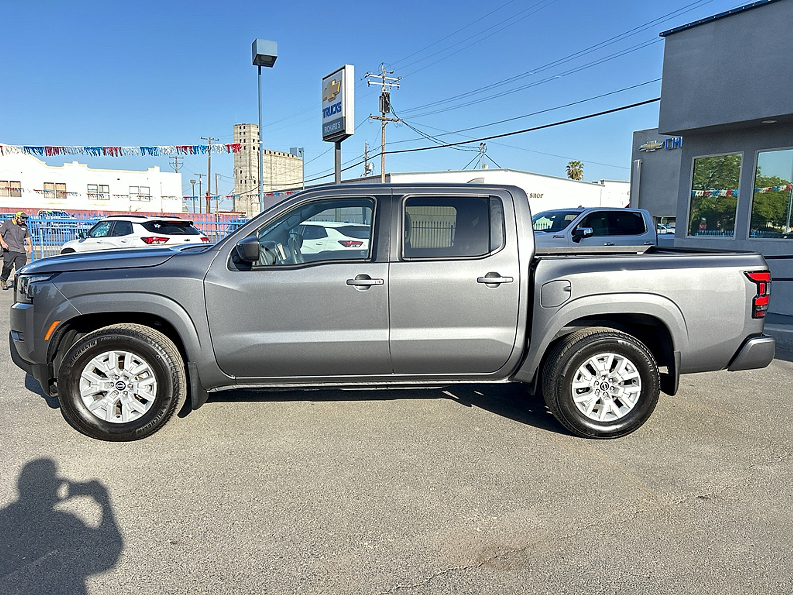 Used 2023 Nissan Frontier SV w/ Tow Package RWD image 6