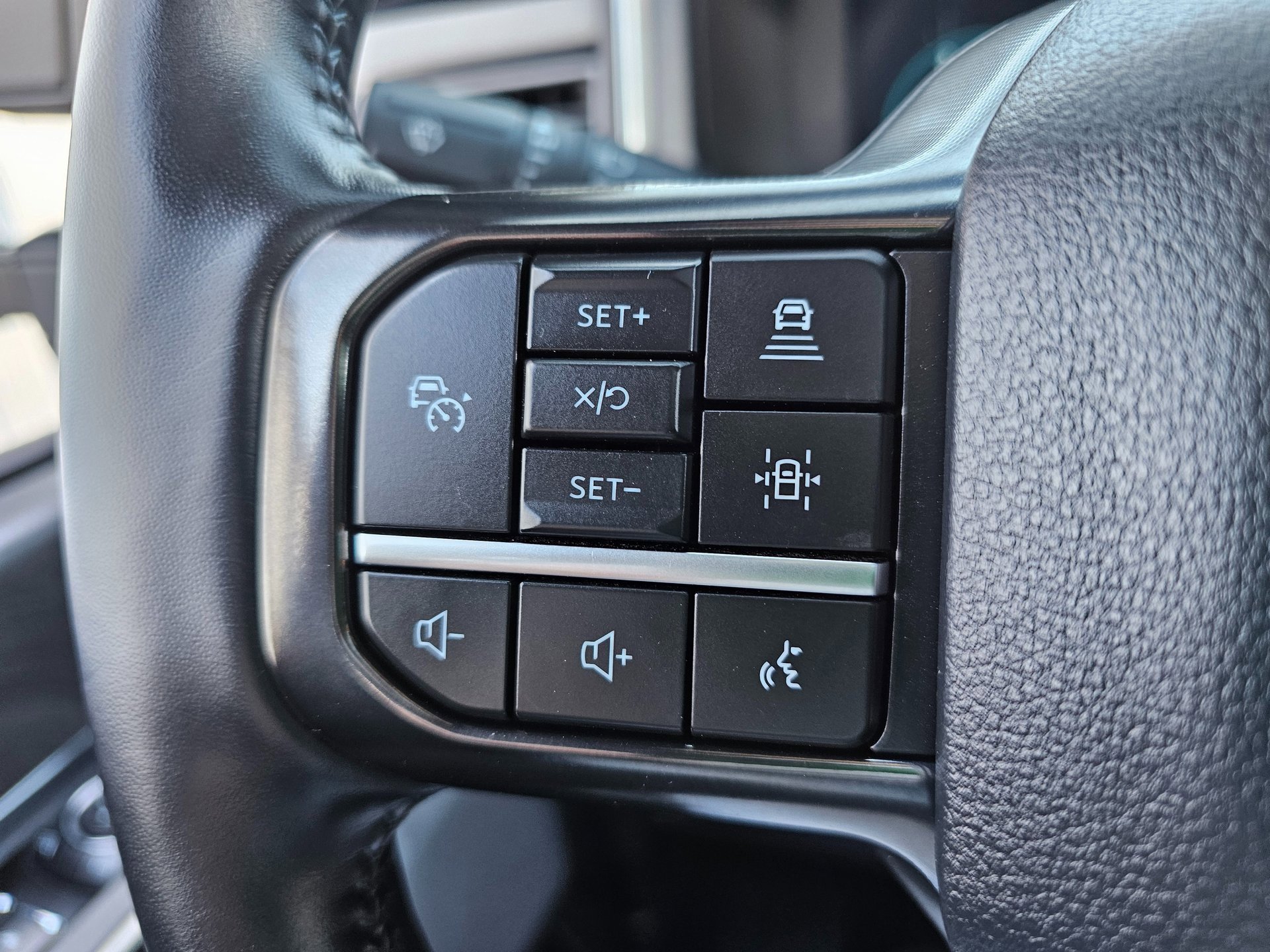 Used 2025 Ford F250 Platinum w/ FX4 Off-Road Package image 64