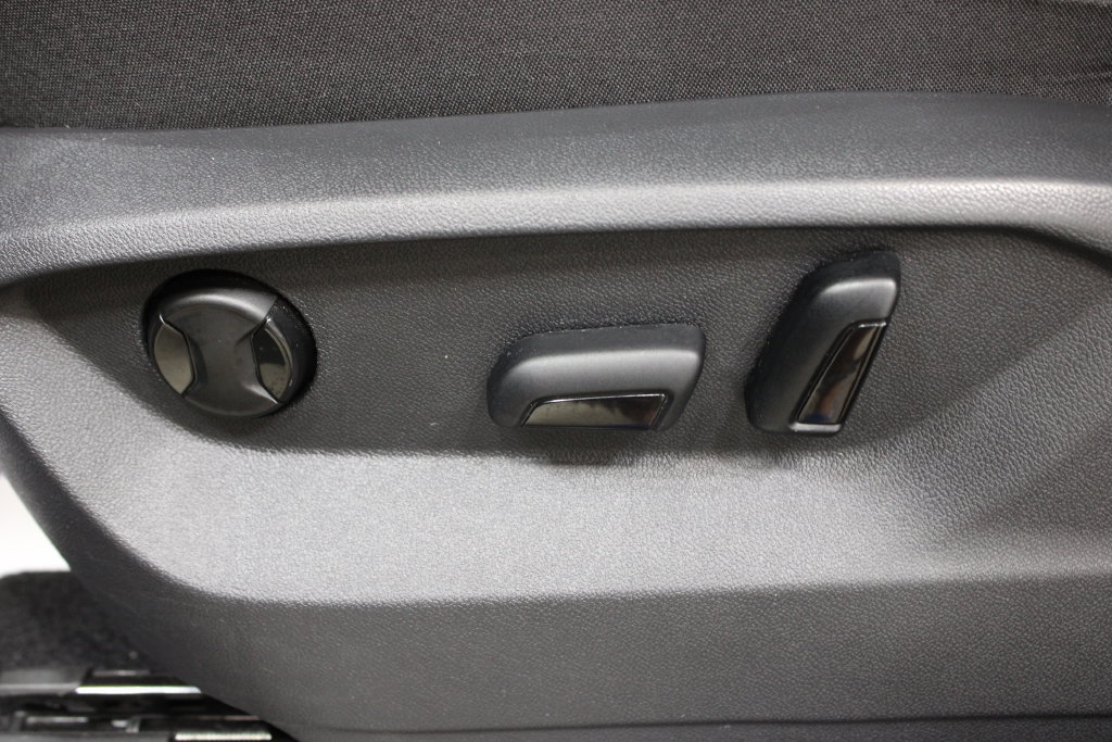 Certified 2023 Volkswagen Atlas Cross Sport SE FWD image 19