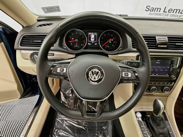 Used 2018 Volkswagen Passat 2.0T SEL Premium FWD image 11