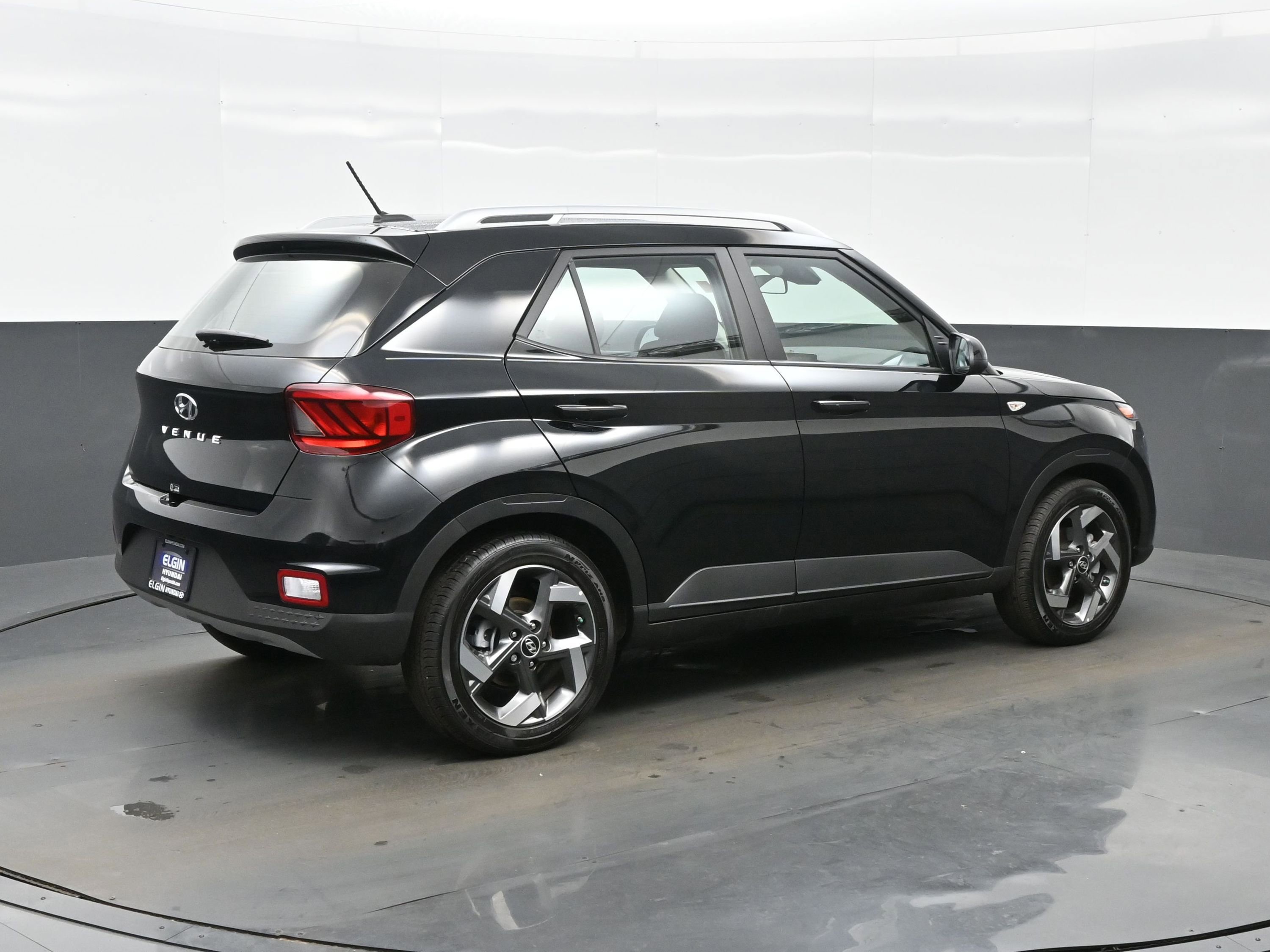 Certified 2025 Hyundai Venue SEL image 6