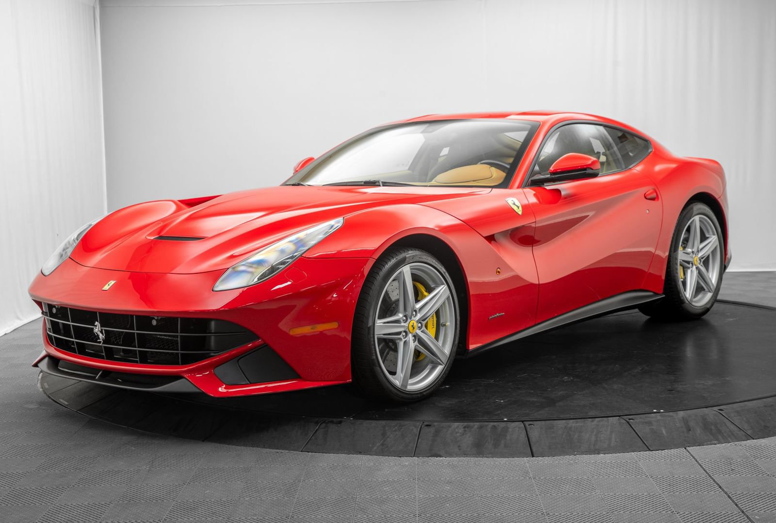Used 2016 Ferrari F12 Berlinetta RWD image 3