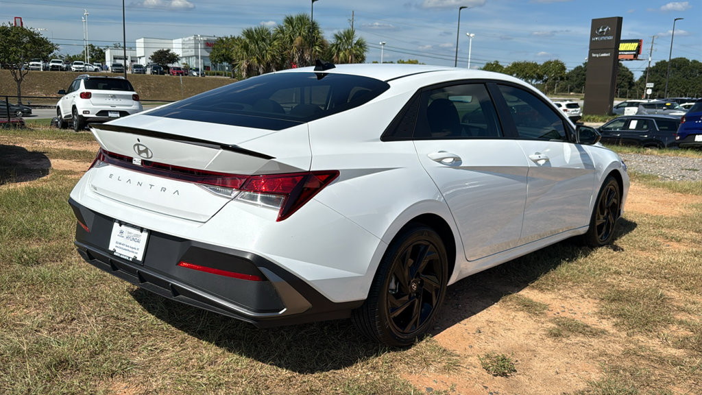 Certified 2026 Hyundai Elantra Sport FWD image 7