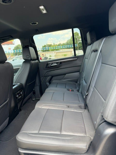 Used 2025 Chevrolet Suburban LT RWD image 15