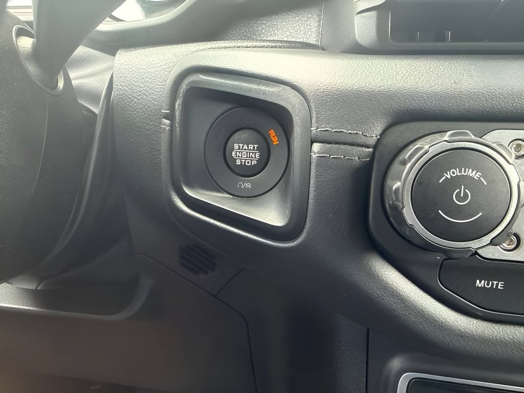 Used 2025 Jeep Wrangler Unlimited Sahara AWD/4WD image 20