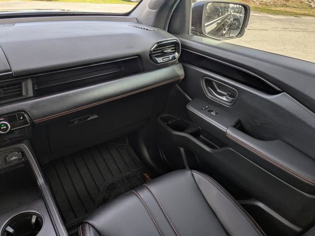 Used 2025 Honda Pilot TrailSport image 23