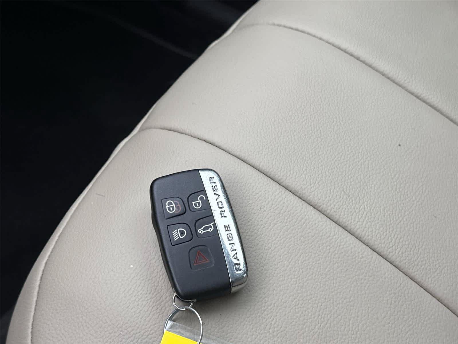 Used 2018 Land Rover Range Rover Evoque SE AWD/4WD image 30