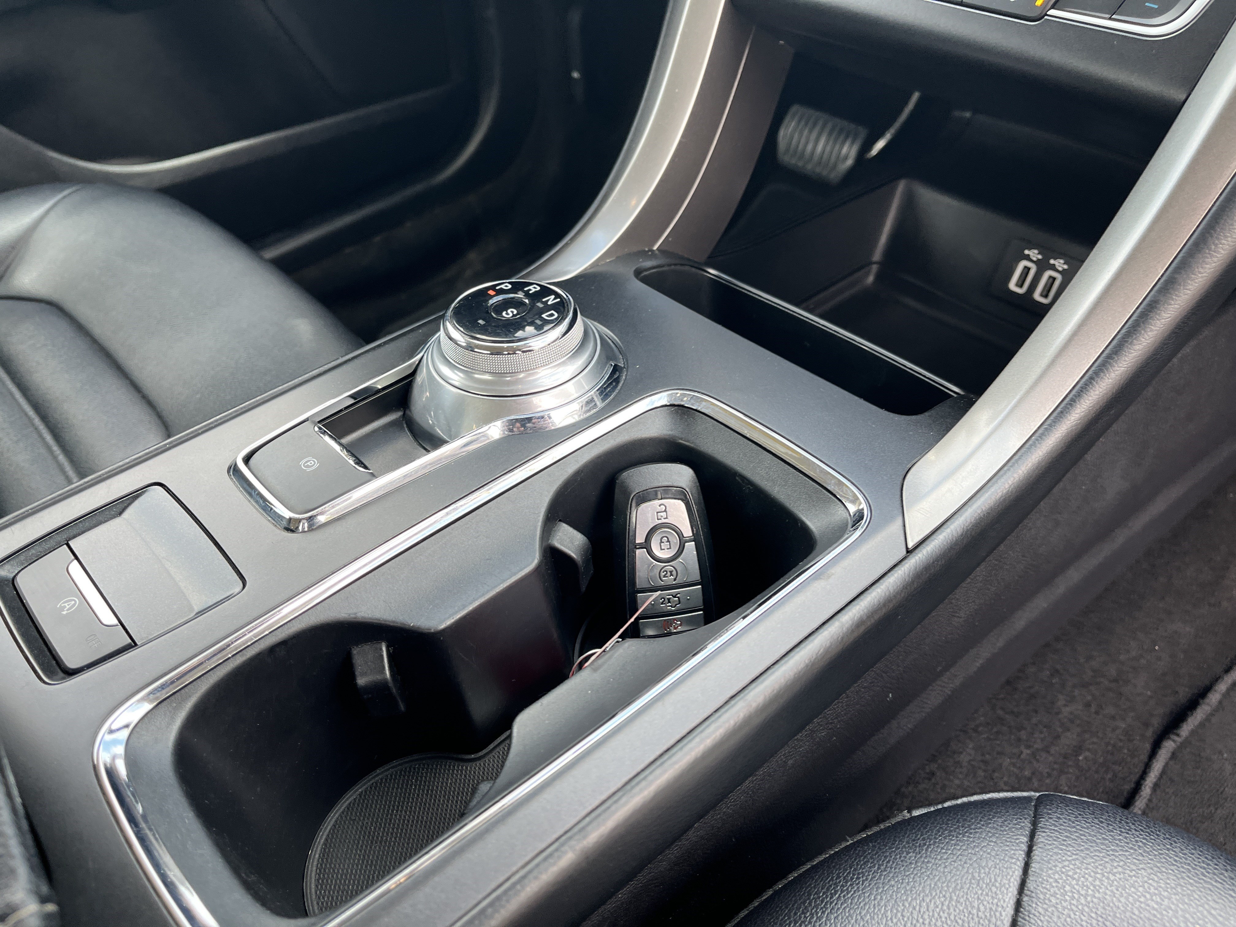 Used 2019 Ford Fusion SEL FWD image 16