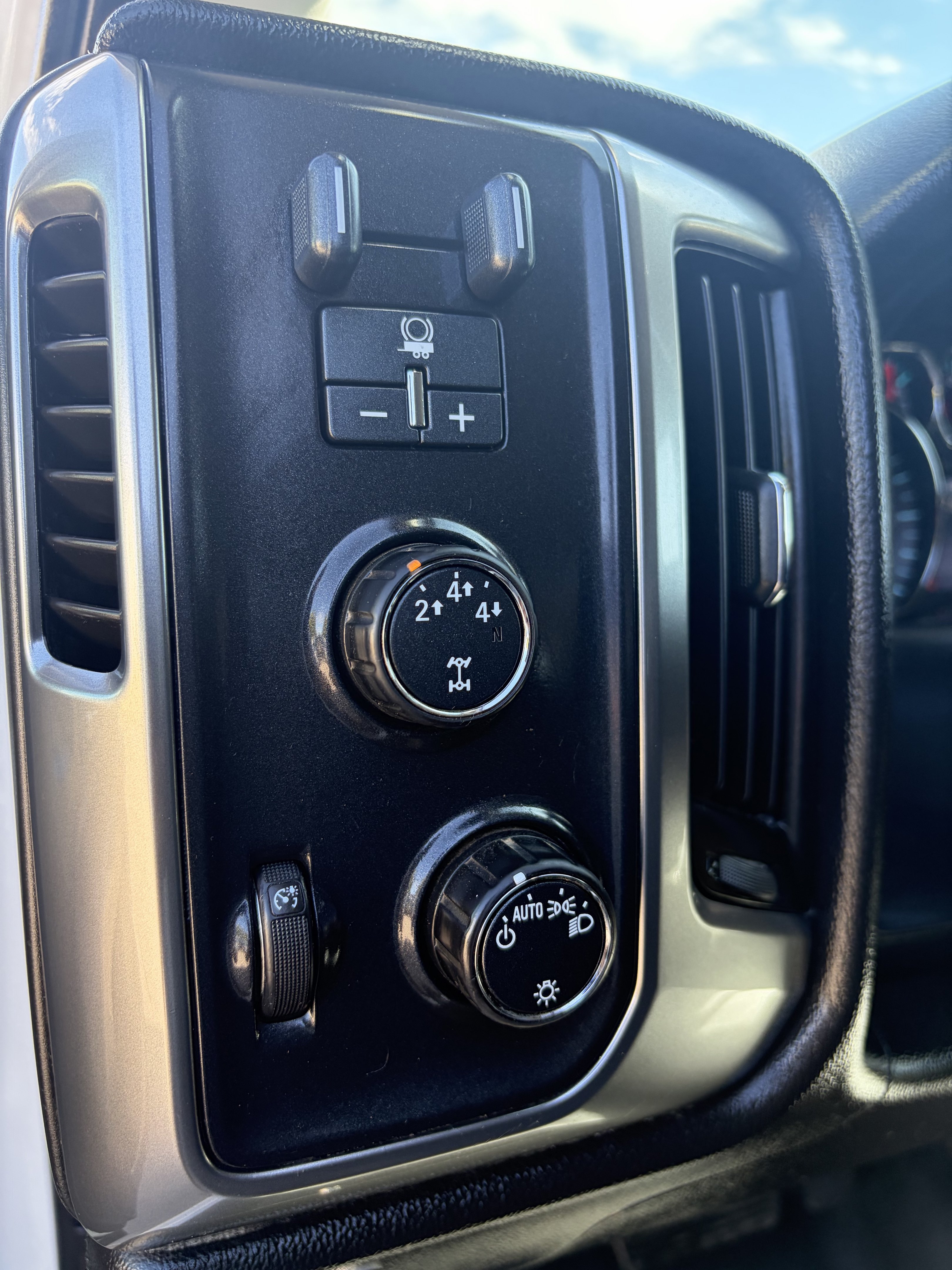 Used 2015 Chevrolet Silverado 3500 LT AWD/4WD image 20