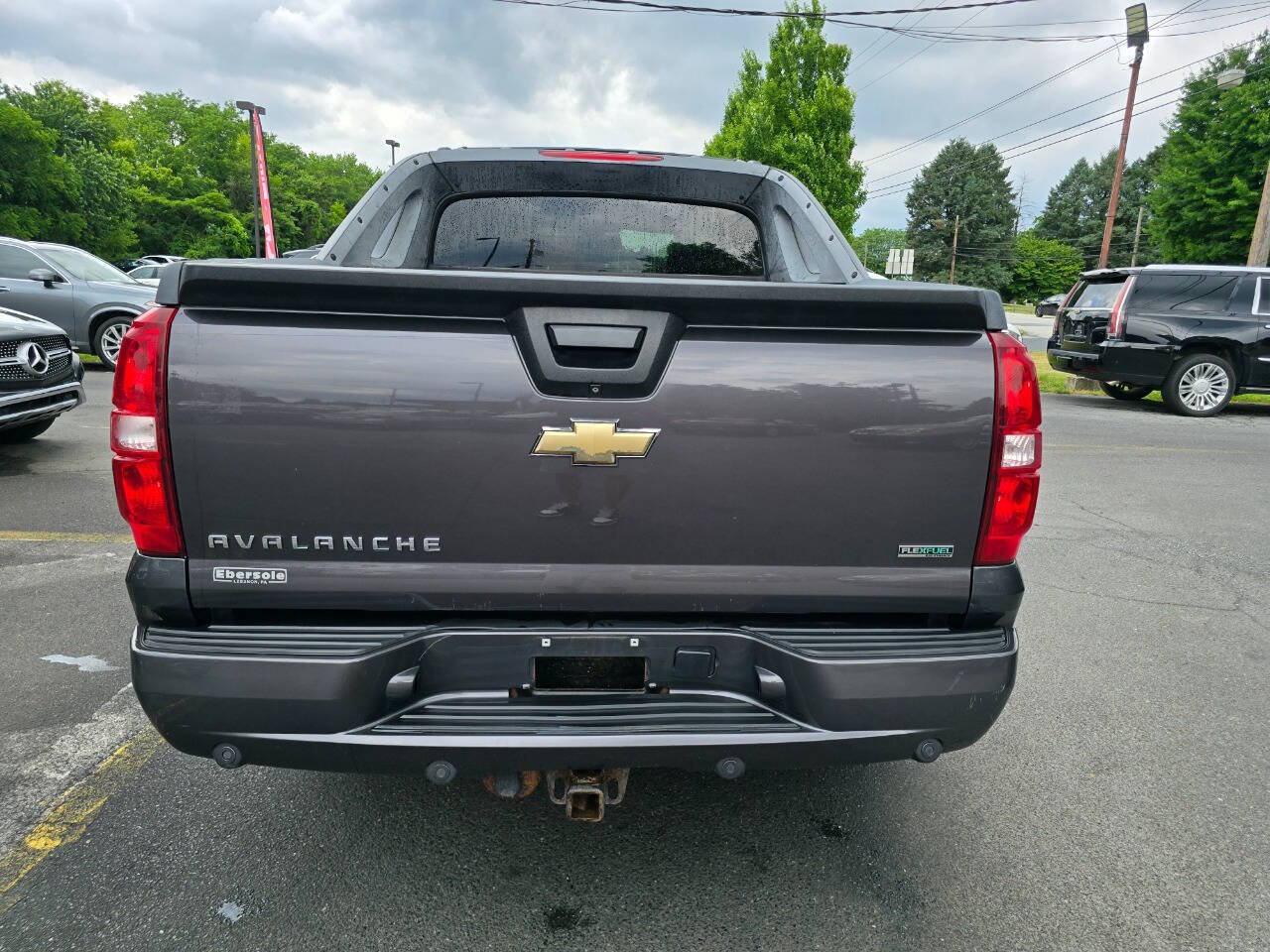 Used 2011 Chevrolet Avalanche LT w/ Luxury Package AWD/4WD image 4