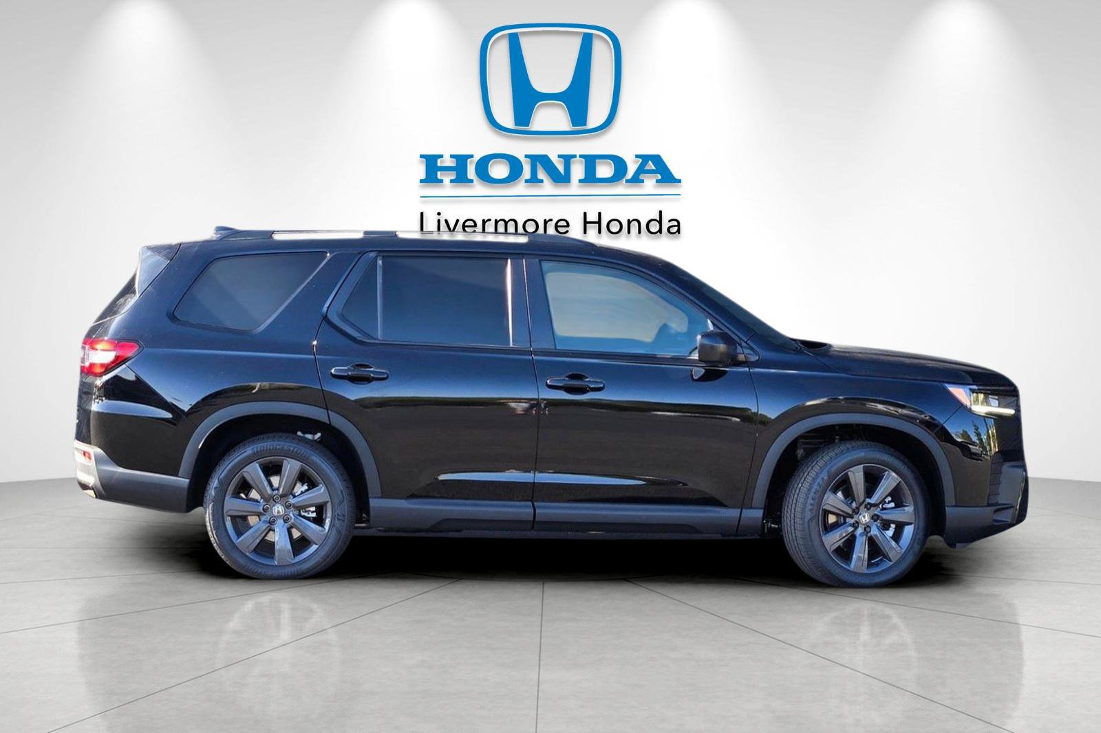 New 2026 Honda Pilot Sport image 5