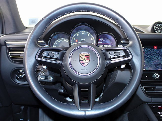 Certified 2023 Porsche Macan image 18