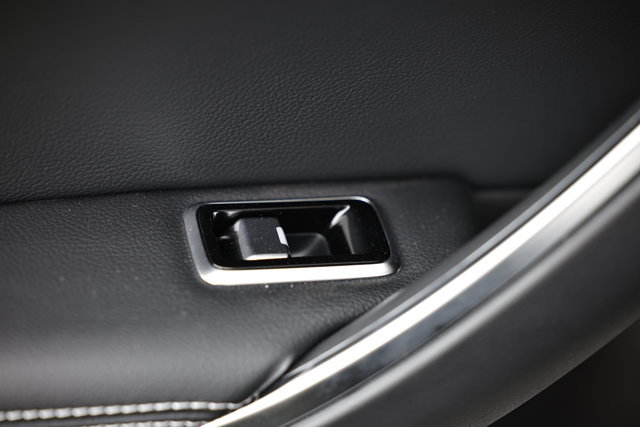 New 2024 Jaguar XF R-Dynamic SE AWD/4WD image 31