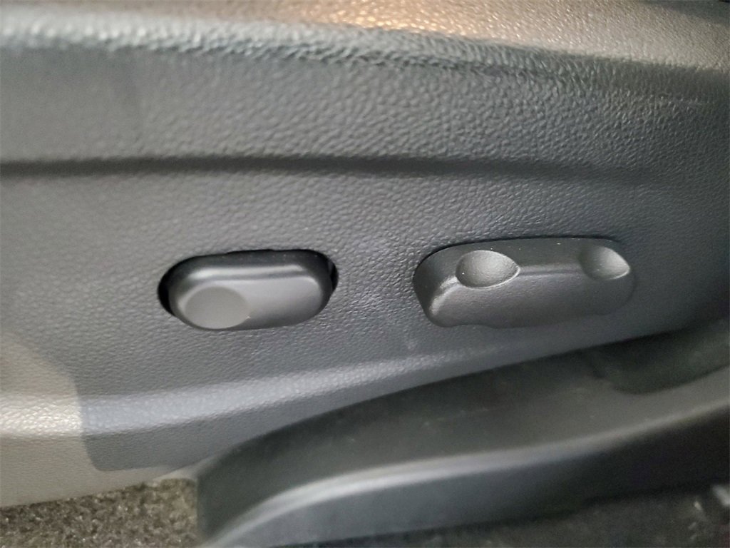 Used 2018 Buick Encore Preferred w/ Experience Buick Package image 16