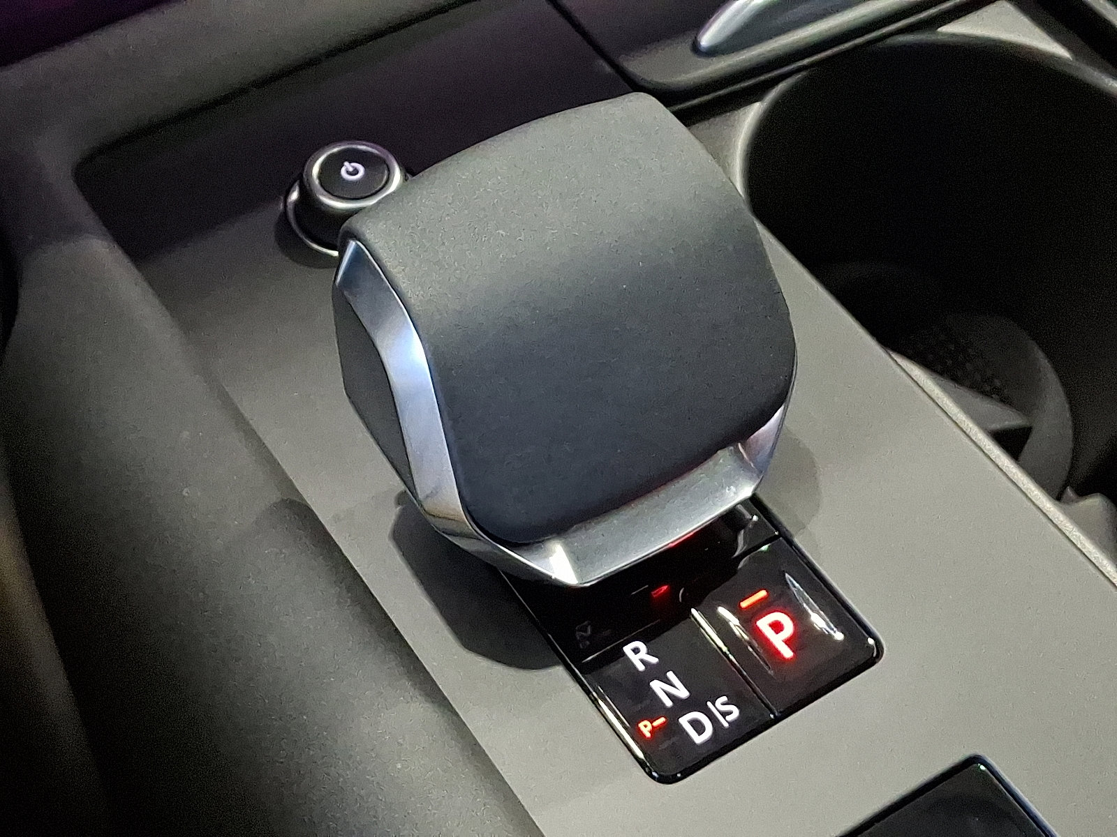 Certified 2025 Land Rover Discovery Dynamic SE image 15