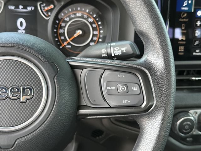 Used 2025 Jeep Wrangler Unlimited Sport AWD/4WD image 21