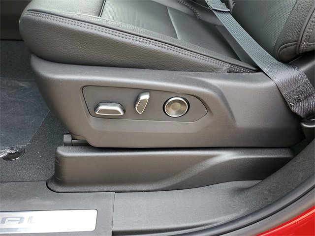 New 2026 GMC Yukon Denali w/ Sun & Power Step Package image 12