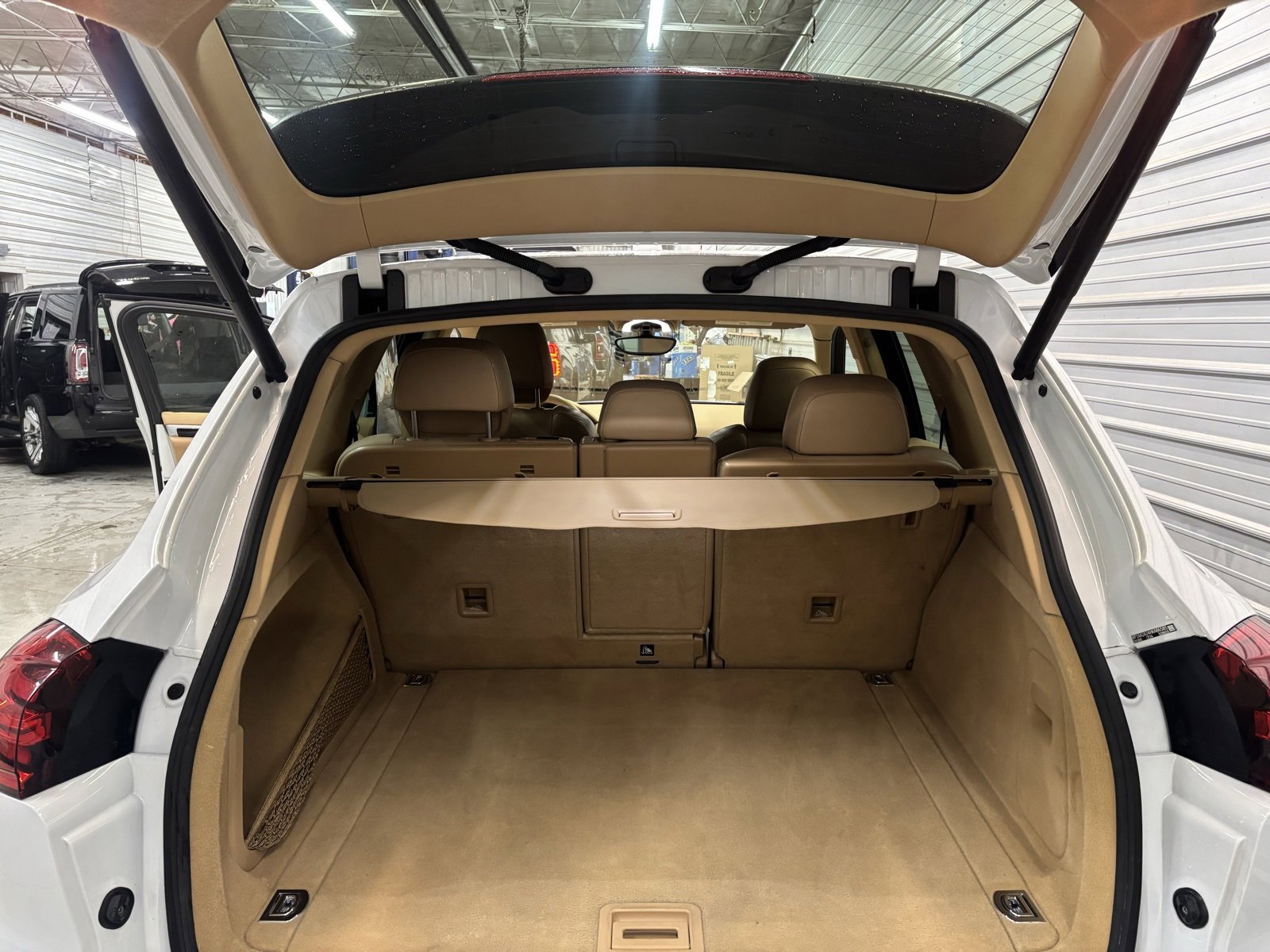 Used 2017 Porsche Cayenne Platinum Edition image 36