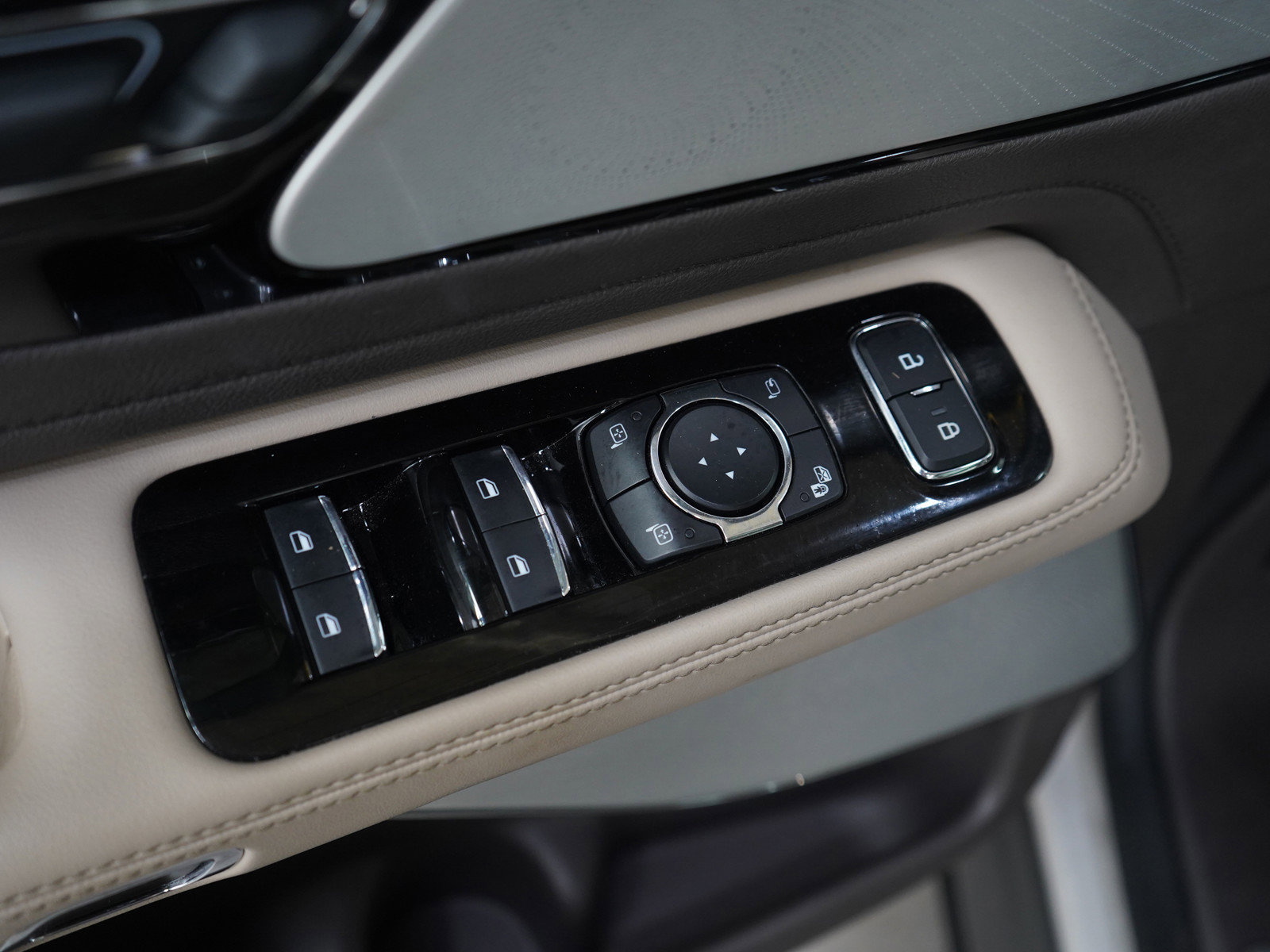 Used 2020 Lincoln Aviator Grand Touring w/ Equipment Group 301A AWD/4WD image 23
