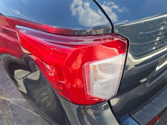 Used 2022 Ford Explorer XLT image 5
