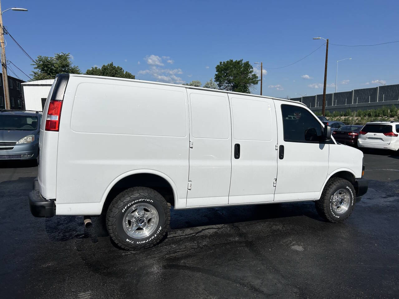 Used 2020 Chevrolet Express 2500 2500 3dr Cargo Van w/ Driver Convenience Package image 9