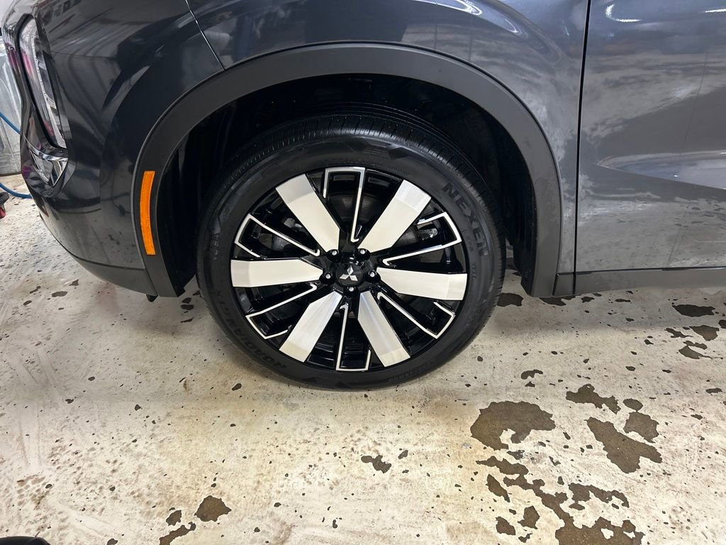 Used 2025 Mitsubishi Outlander SE AWD/4WD image 10