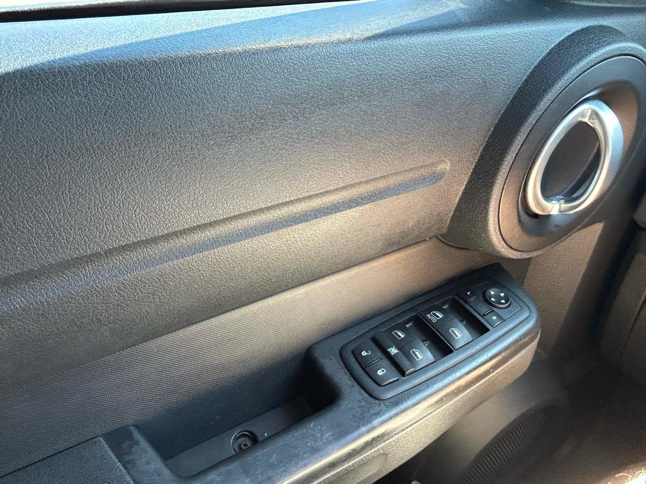 Used 2011 Dodge Nitro Heat w/ Chrome Accents Group AWD/4WD image 27
