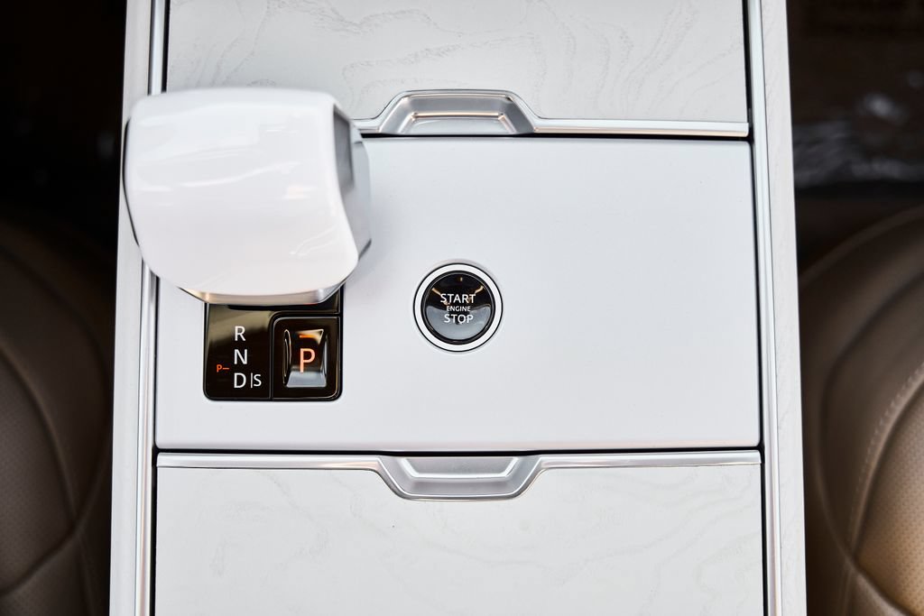 Used 2024 Land Rover Range Rover SV AWD/4WD image 70