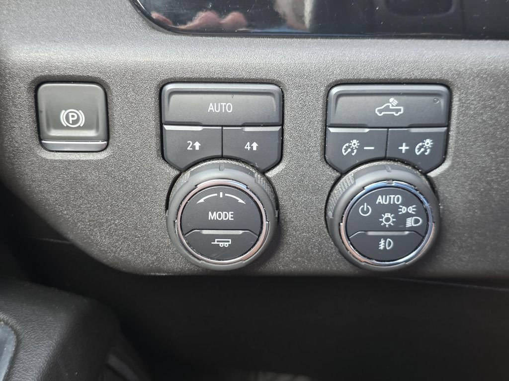 Used 2024 Chevrolet Silverado 1500 RST AWD/4WD image 19