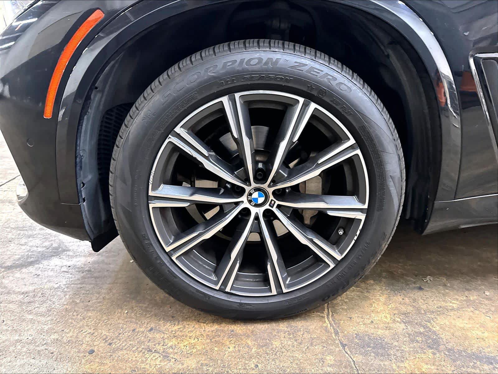 Used 2021 BMW X5 xDrive40i w/ M Sport Package AWD/4WD image 12