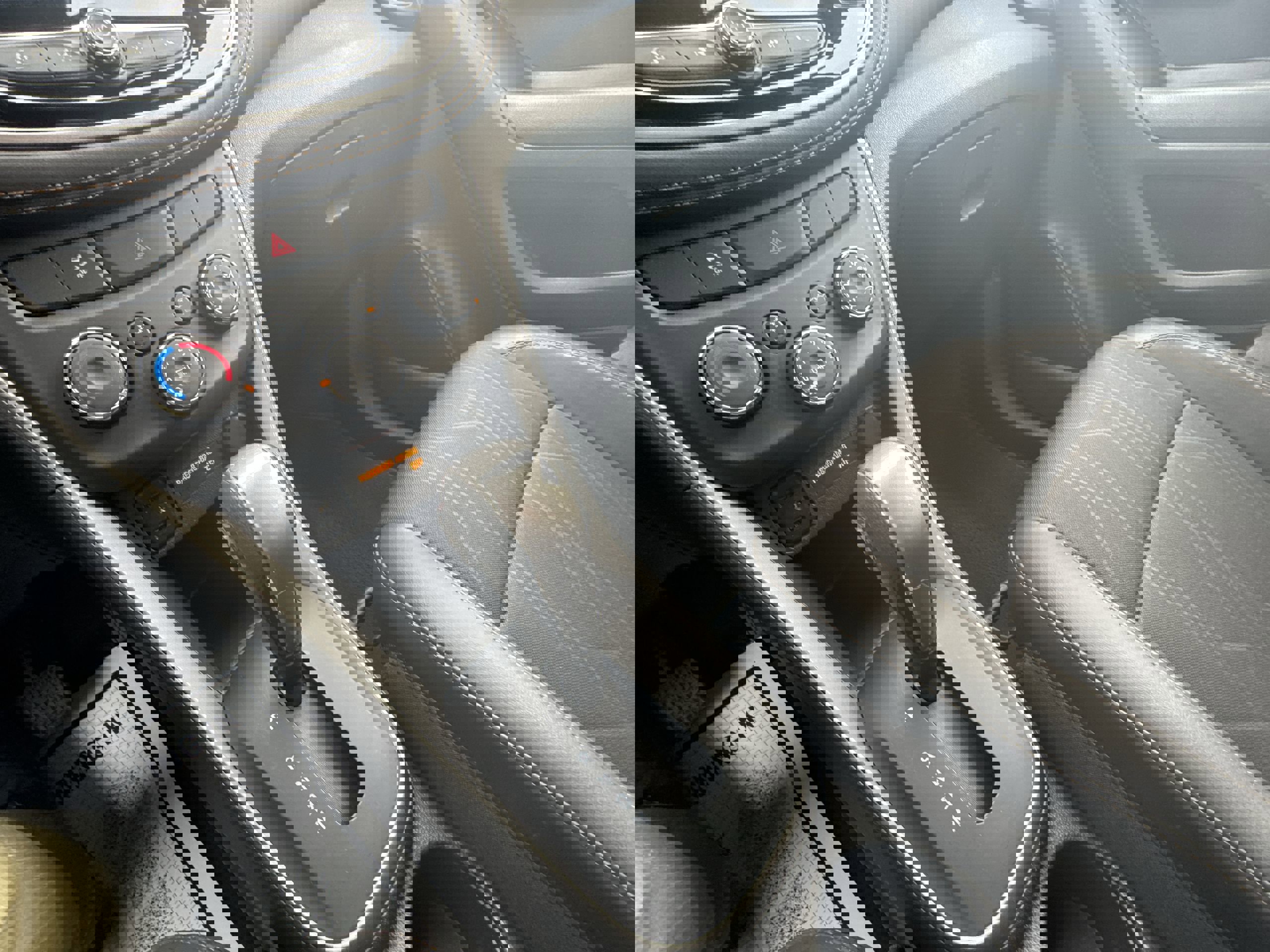 Used 2022 Chevrolet Trax LT w/ LT Convenience Package image 16