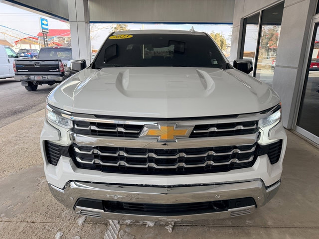 Used 2023 Chevrolet Silverado 1500 LTZ AWD/4WD image 3