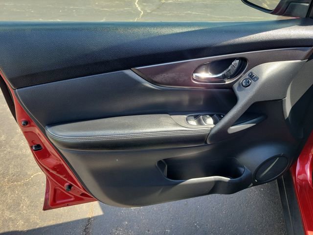 Used 2015 Nissan Rogue SV FWD image 18