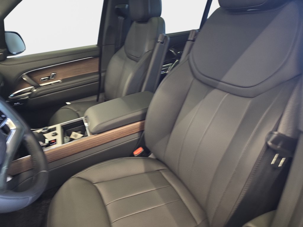 New 2027 Land Rover Range Rover Long Wheelbase SE AWD/4WD image 12