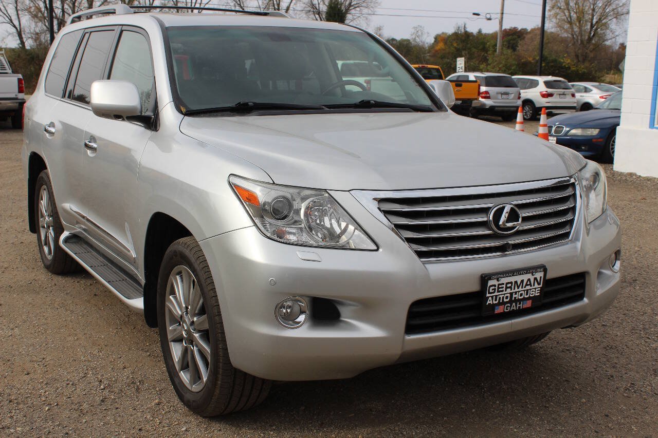Used 2011 Lexus LX 570 4WD w/ Luxury Pkg image 3